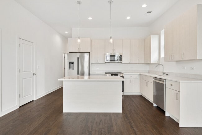 Building Photo - 1952 W Ohio St