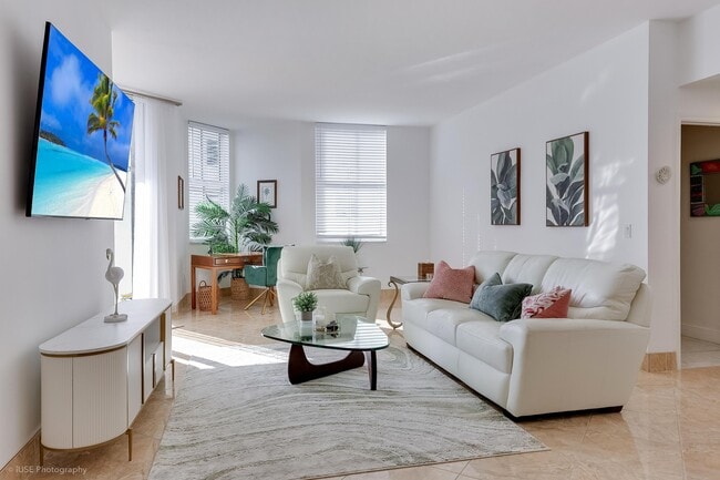 Building Photo - 255 Evernia St