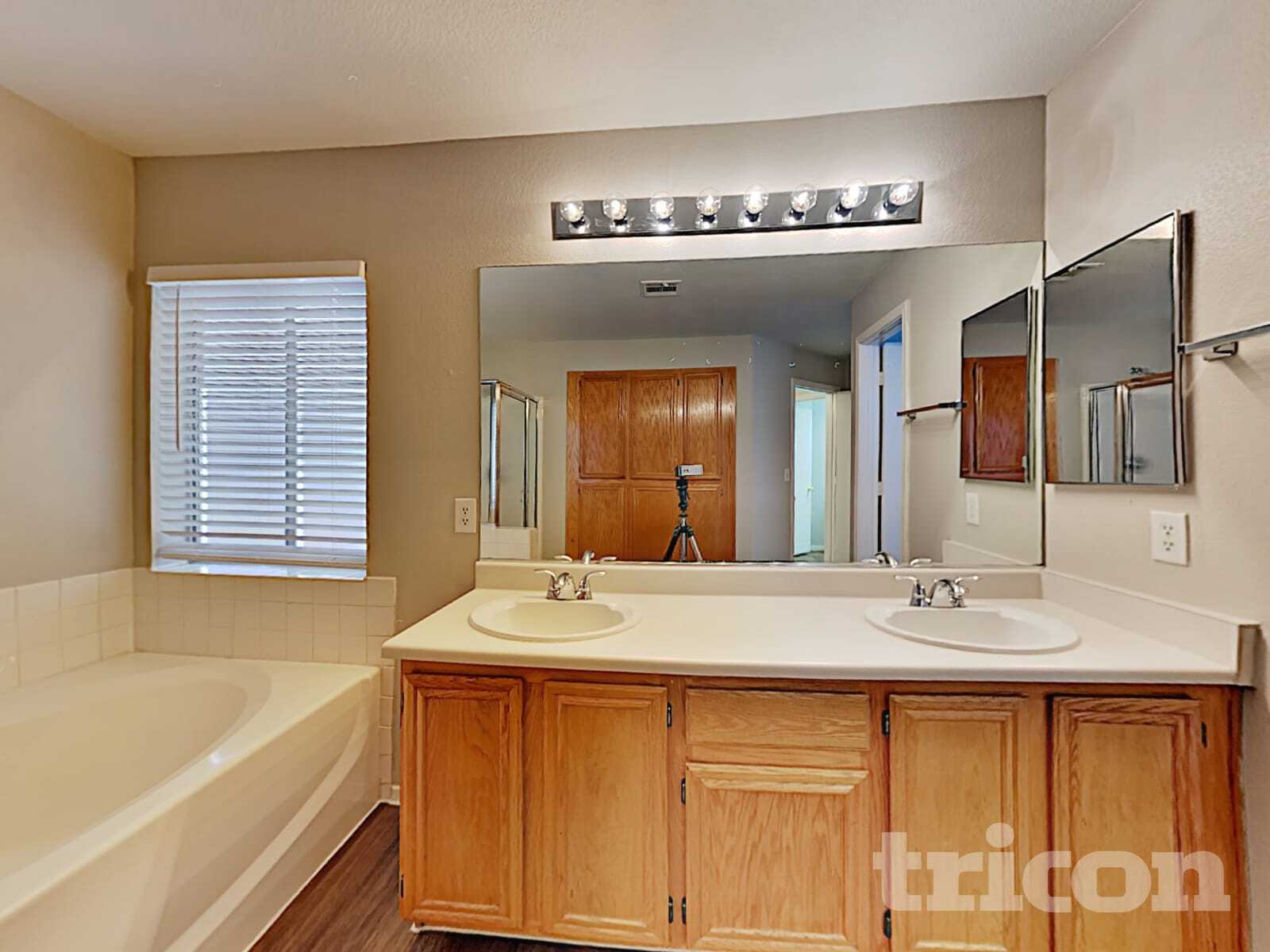 Building Photo - 6619 Clover Wood Ln