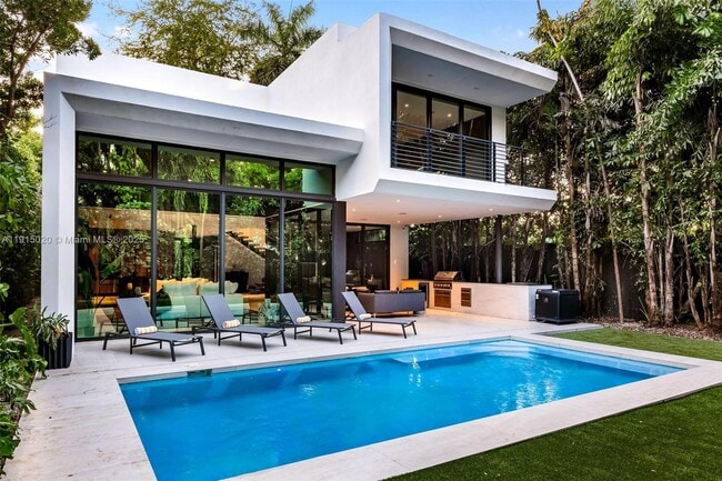 Building Photo - 77 SW 18th Terrace