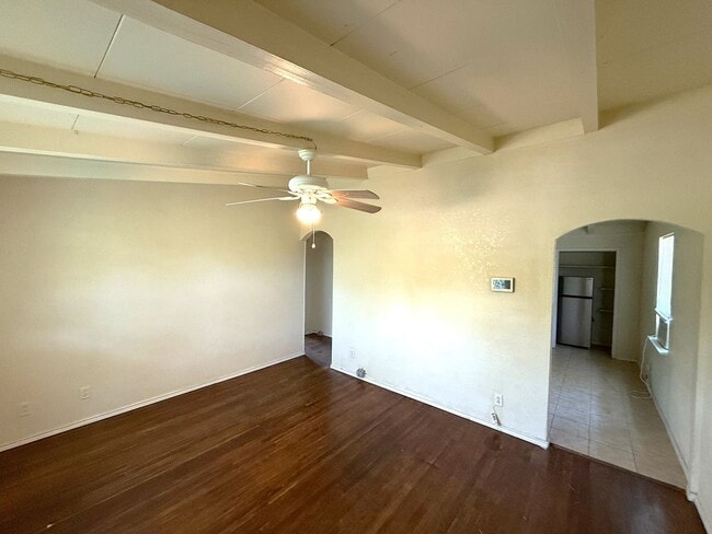 Building Photo - 2 Bed/ 1.5 Bath with a bonus area in Kille...