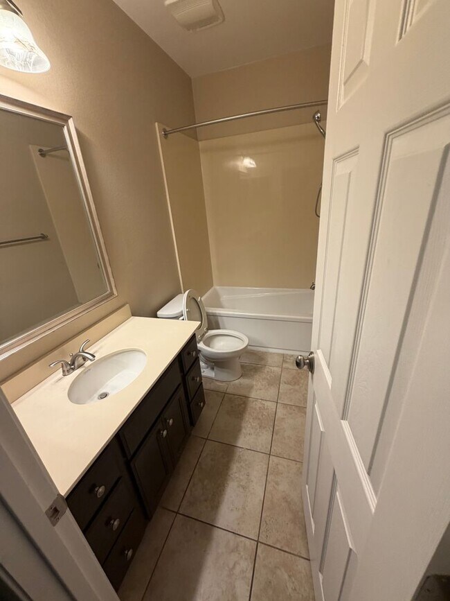 Building Photo - 2487 N Mountainside Dr