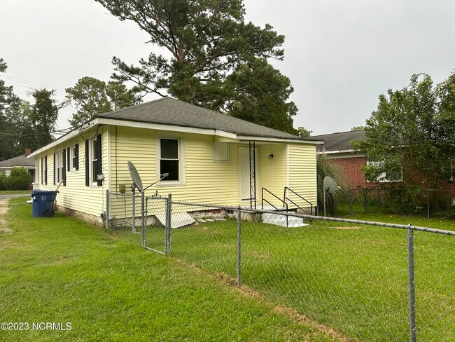 Building Photo - 1002 Fairfield Ave