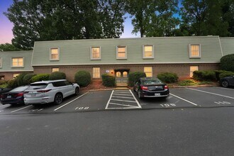 Building Photo - Charming 3BR Condo in Charlotte