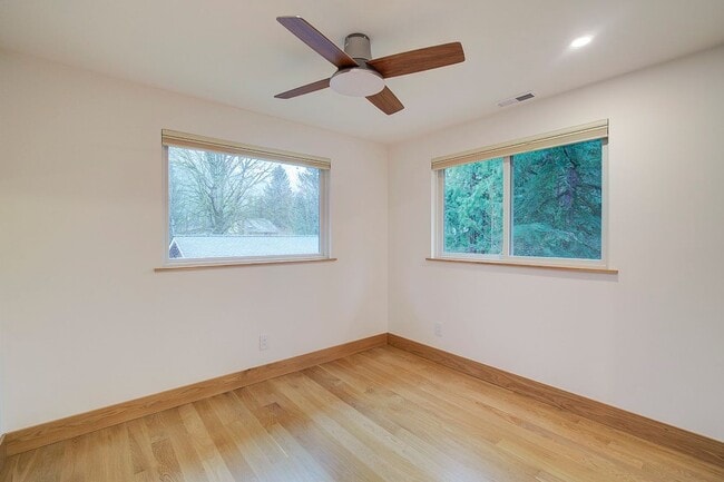 Building Photo - 3Bd/2.25Ba North Bend House