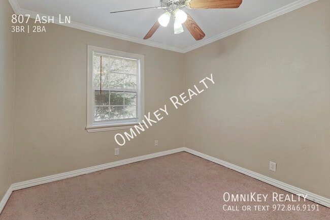 Building Photo - 807 Ash Ln