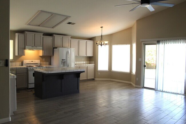 Building Photo - North West Home with Solar and Pool for Rent