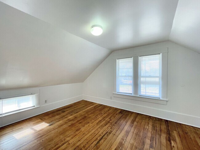 Building Photo - Cozy 2 bedroom home