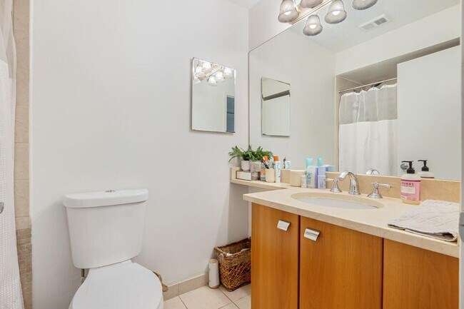Building Photo - 1215 Crystal Way