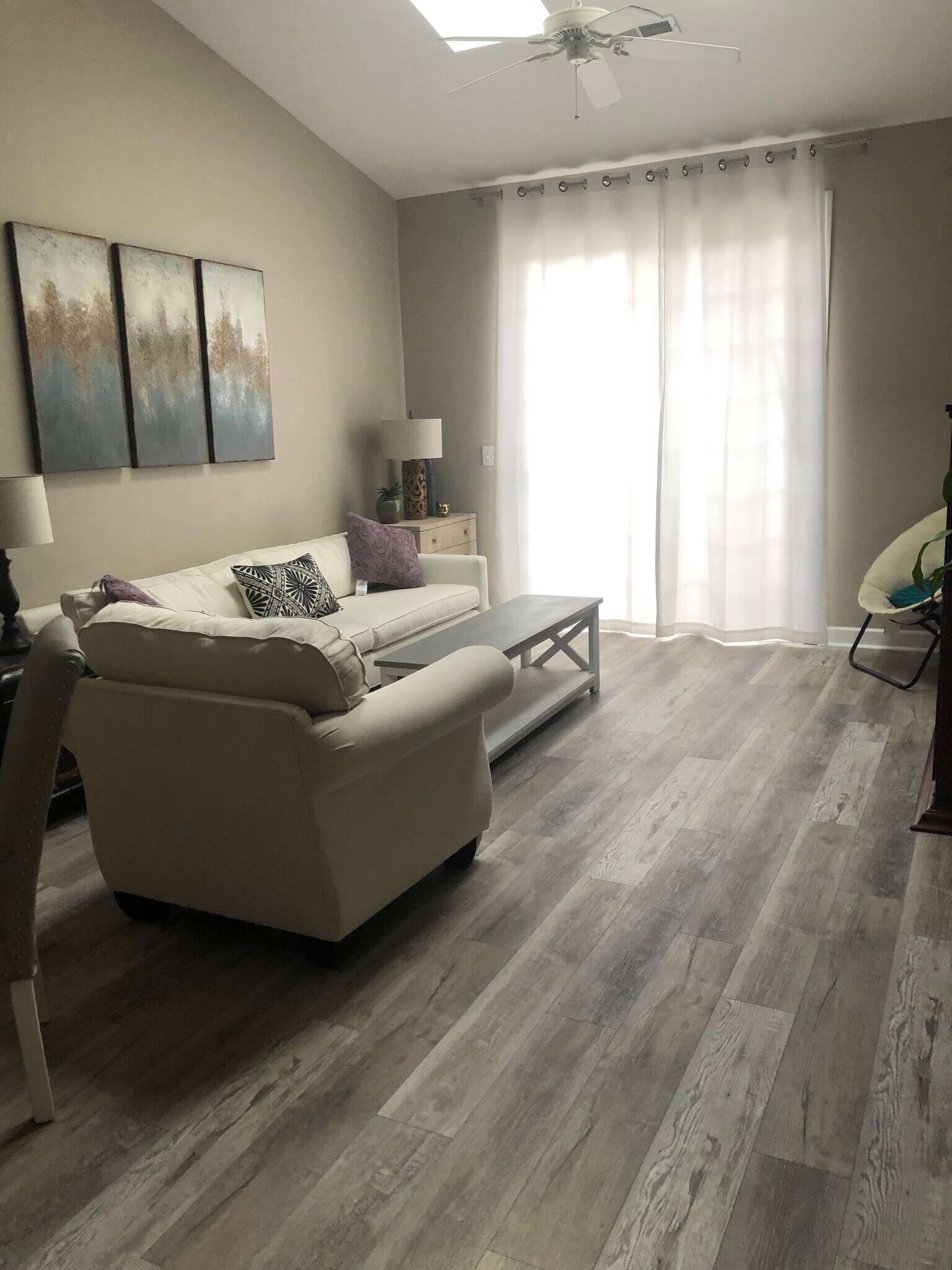 Building Photo - 323 Monlandil Dr