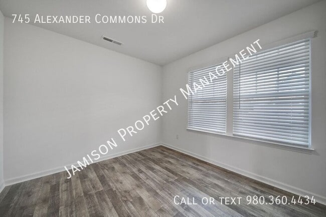 Building Photo - 745 Alexander Commons Dr