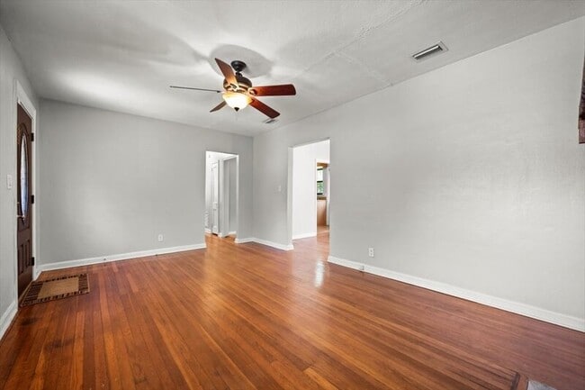Building Photo - 4622 Redwood Ave