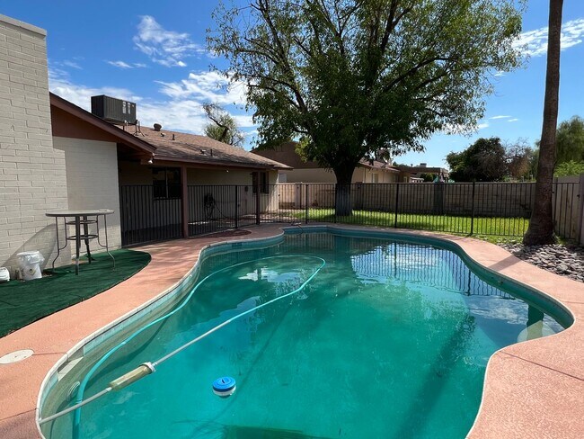Building Photo - Tempe 3 Bed, 2 Bath - Pool and Single Story