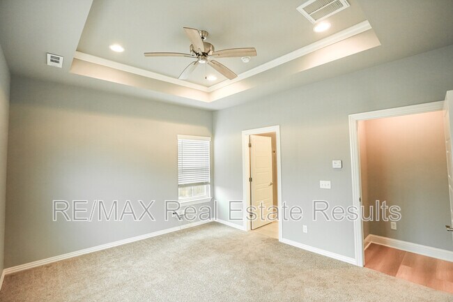 Building Photo - 5911 SW Gentle Winds Ave