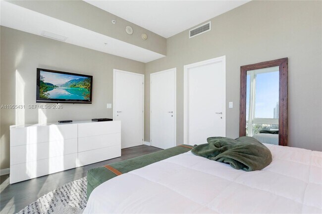 Building Photo - 50 South Pointe Dr