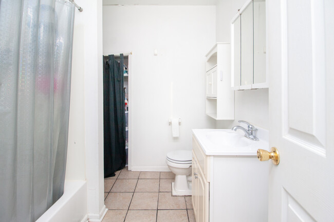 bathroom - 704 W 22nd St