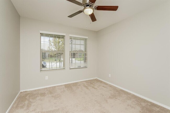 Building Photo - 1705 Avery Pointe Dr