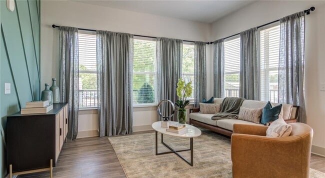 Building Photo - 1000 Rea Dr SW