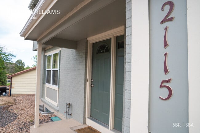 Building Photo - 2115 Rimwood Dr