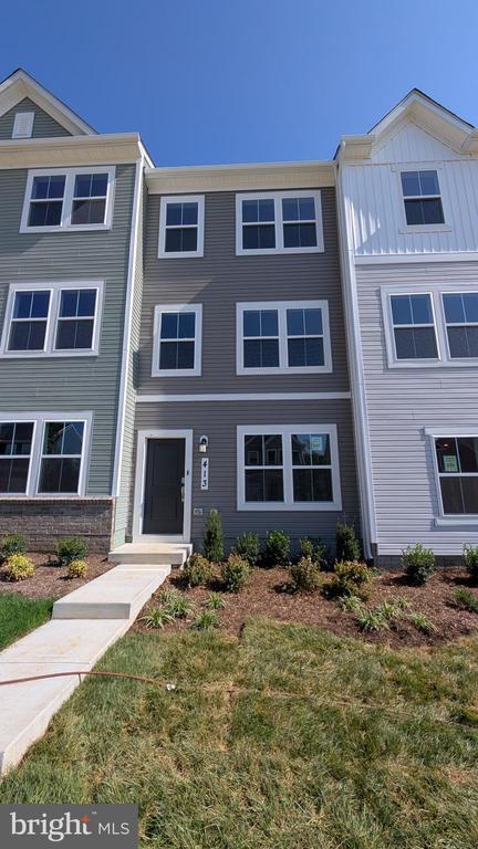 Building Photo - 413 SILVER BIRCH Dr