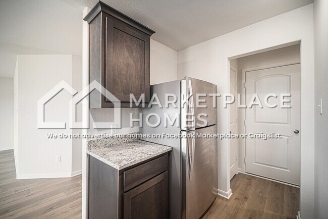 Building Photo - 904 Crimson Wolf Rd