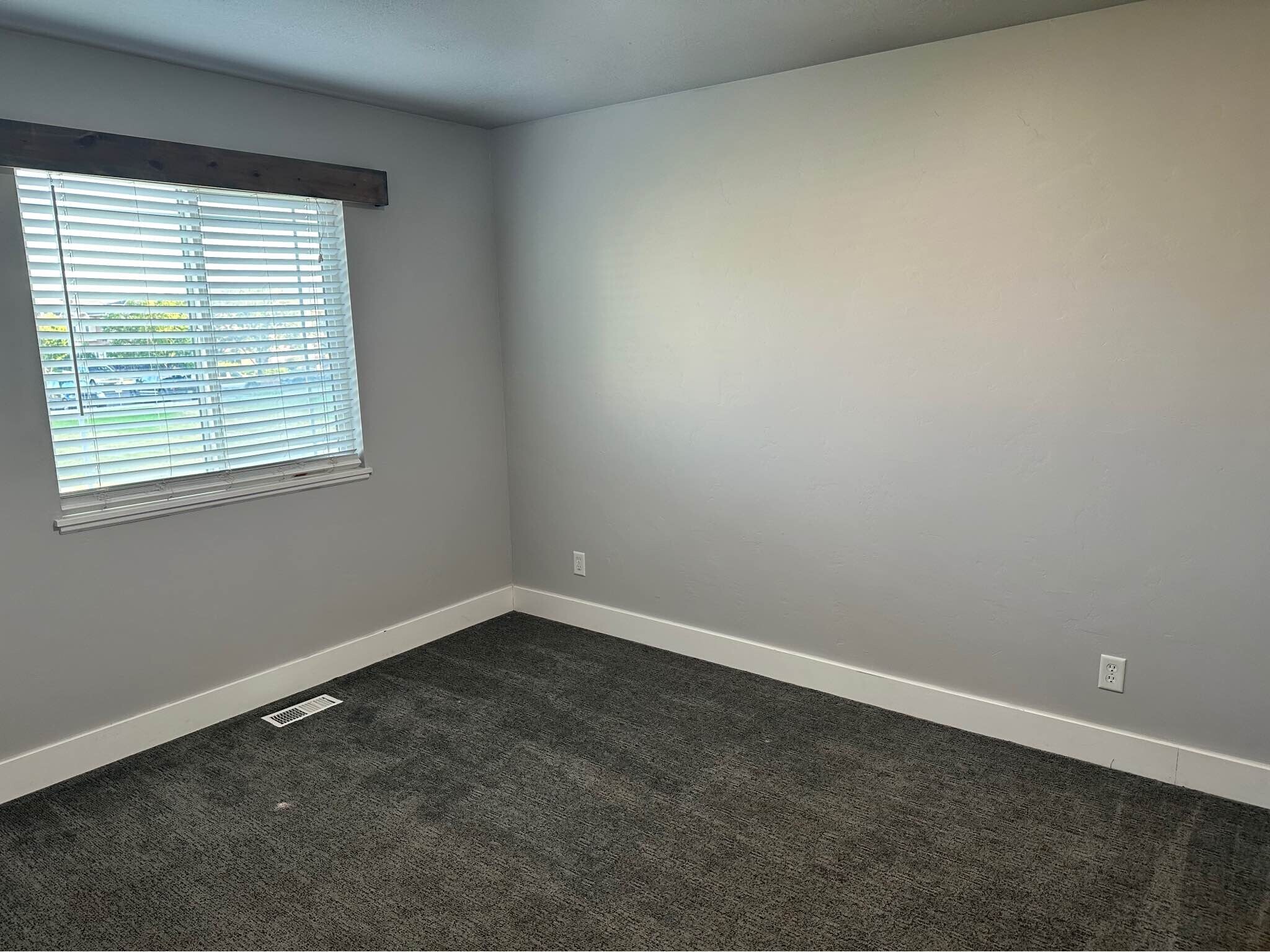 Building Photo - 520 W 1570 N
