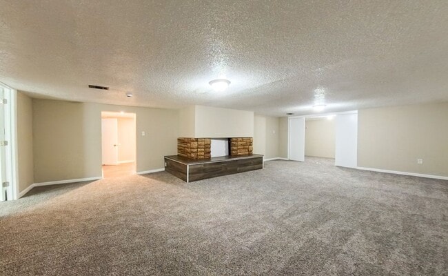 Building Photo - Spacious 3 Bedroom 1.5 Bath Home- Located ...