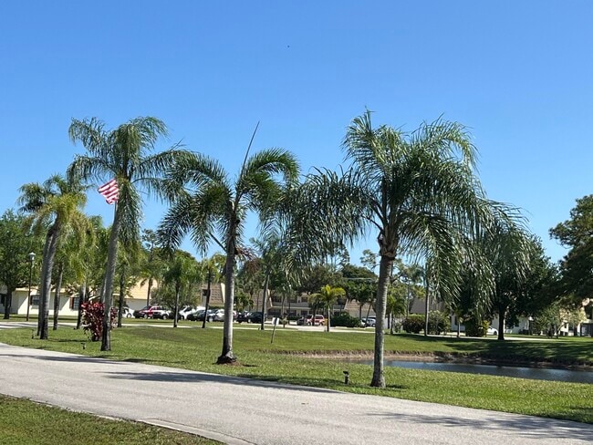 Building Photo - 4245 Oak Terrace Dr