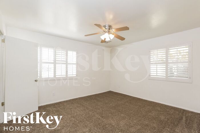 Building Photo - 4519 W San Miguel Ave