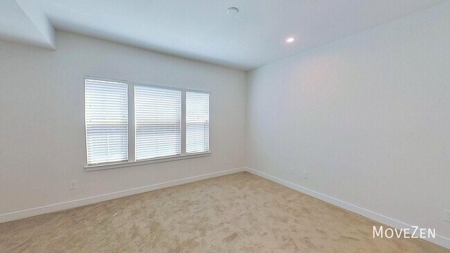 Building Photo - 3645 S Tryon St