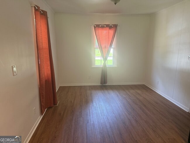 Building Photo - 201 Pecan Dr