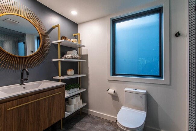 Building Photo - 1904 Lenox Rd NE