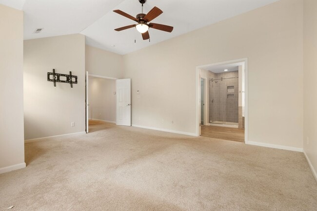 Building Photo - Spacious 5-Bedroom Home with Screened Porch and Office