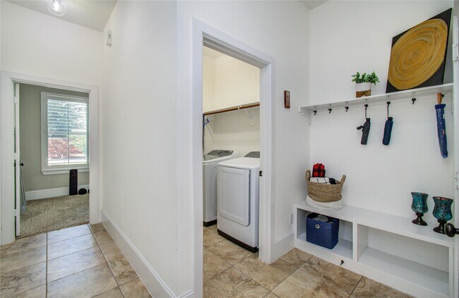 Building Photo - 28627 Rolling Ridge Dr