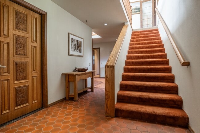 Building Photo - 283 Monterey Pine Rd