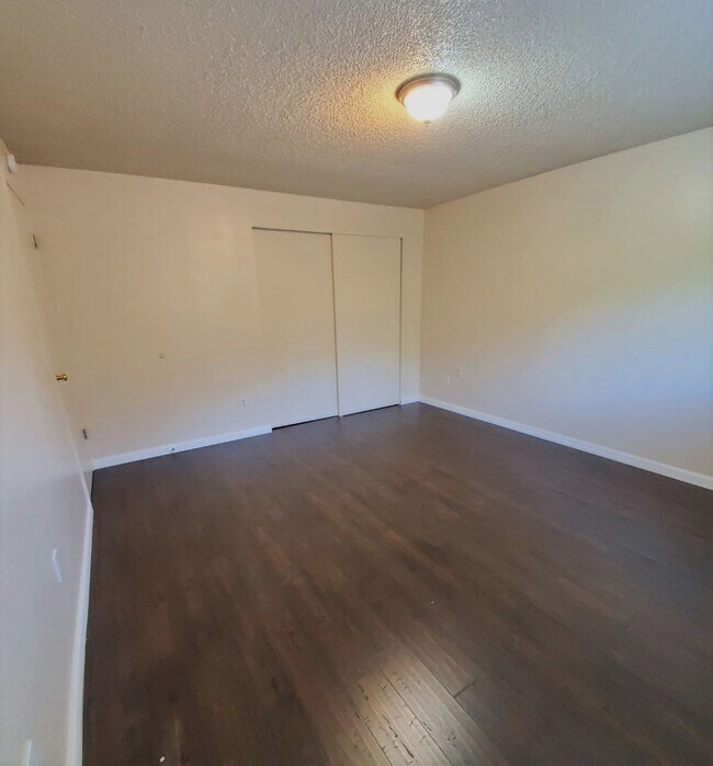 Building Photo - Kennewick 4-Plex