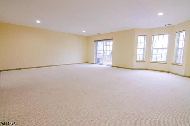 Building Photo - 3027 King Ct