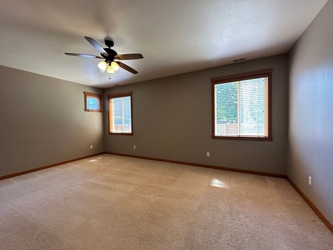 Building Photo - 1961 Nelson St