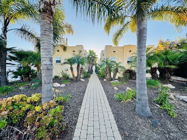 Building Photo - AVAILABLE NOW! CHARMING 1BD/1BA NORTH PARK BUNGALOW! ONLY $2,095/MO!