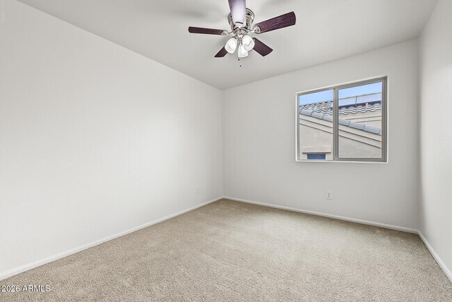 Building Photo - 6135 E Paradise Ln