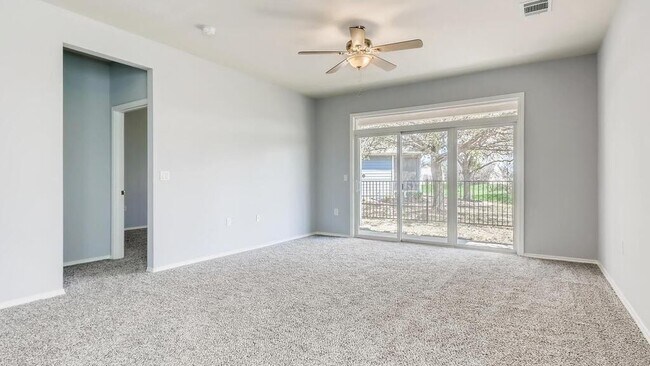 Building Photo - 303 Bonham Loop