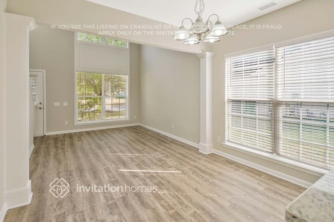 Building Photo - 10437 Roundleaf Dr