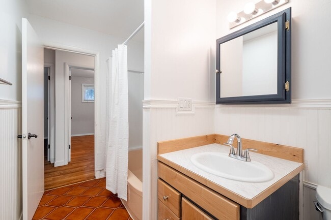 Building Photo - Charming 3-Bedroom Rancher Near Shadle Park