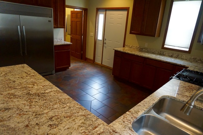 Building Photo - 5-Bedroom House Near U of MN Campus