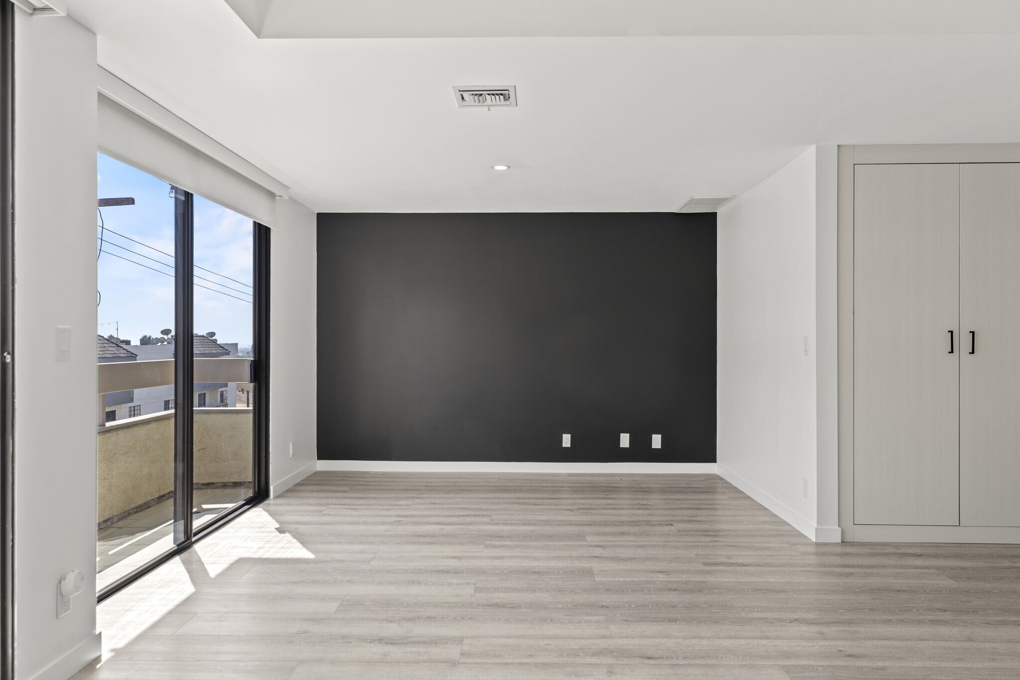 Building Photo - 1601 N Fuller Ave