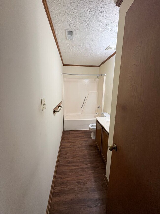 Building Photo - 5925 Labonte Dr