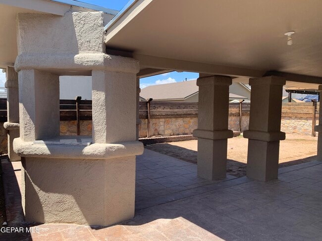 Building Photo - 14360 John Scagno