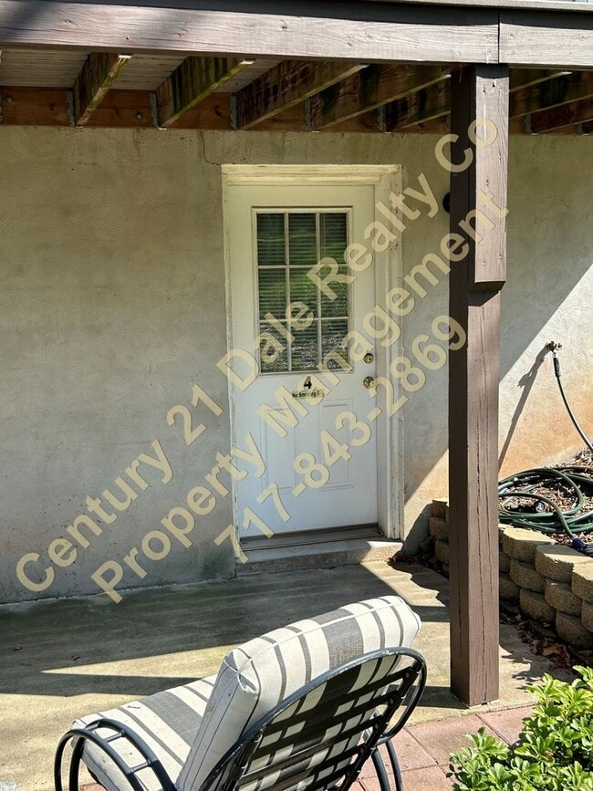 Building Photo - 4786 Lewisberry Rd