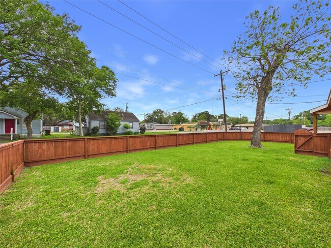 Building Photo - 1213 W Sidnor St