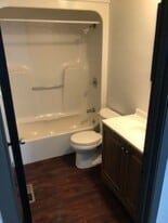 Building Photo - 2603 Eastview Dr